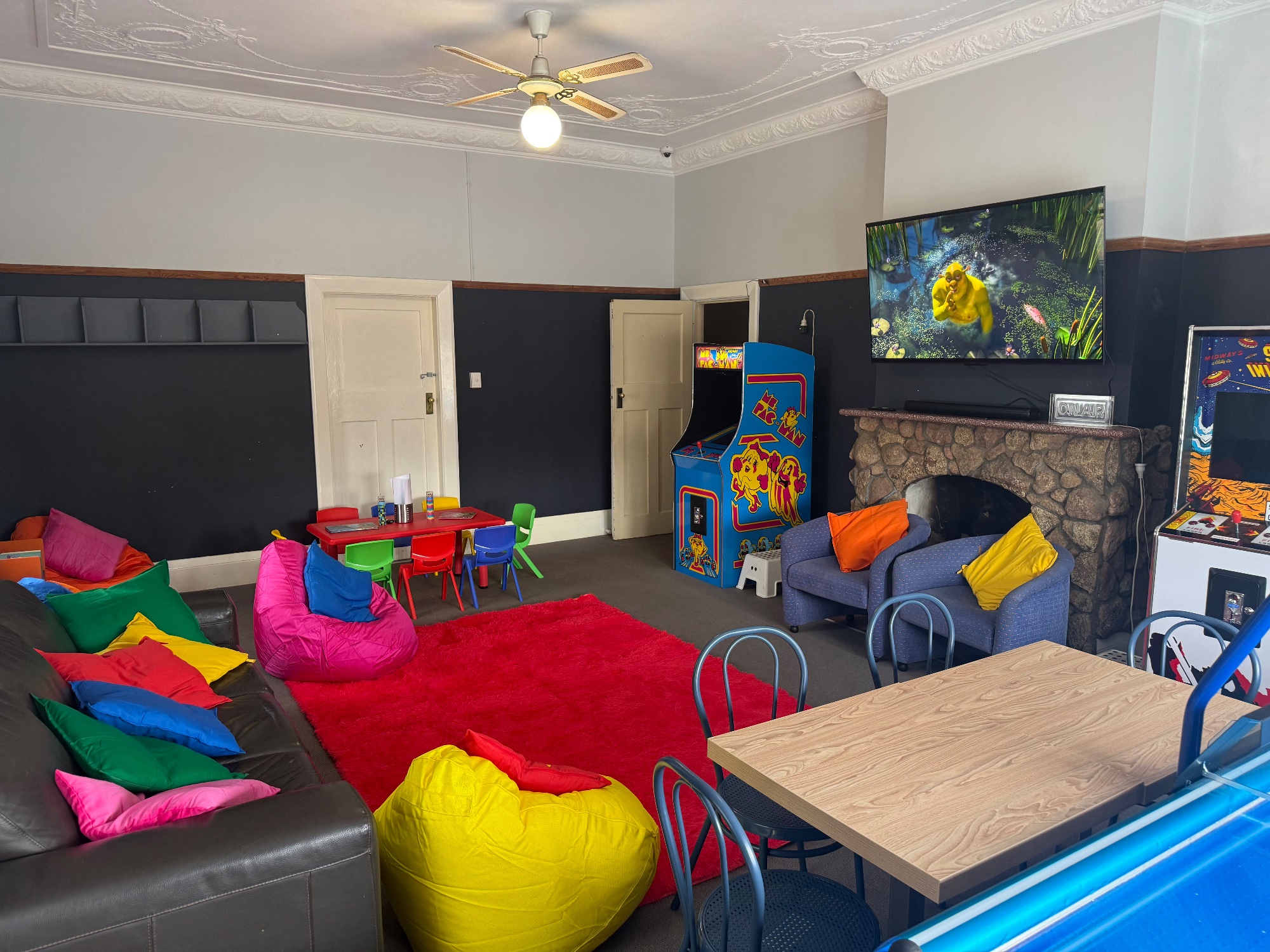 The kids' room at the Delegate Hotel: two arcade machines, an air hockey table and a large Smart TV.